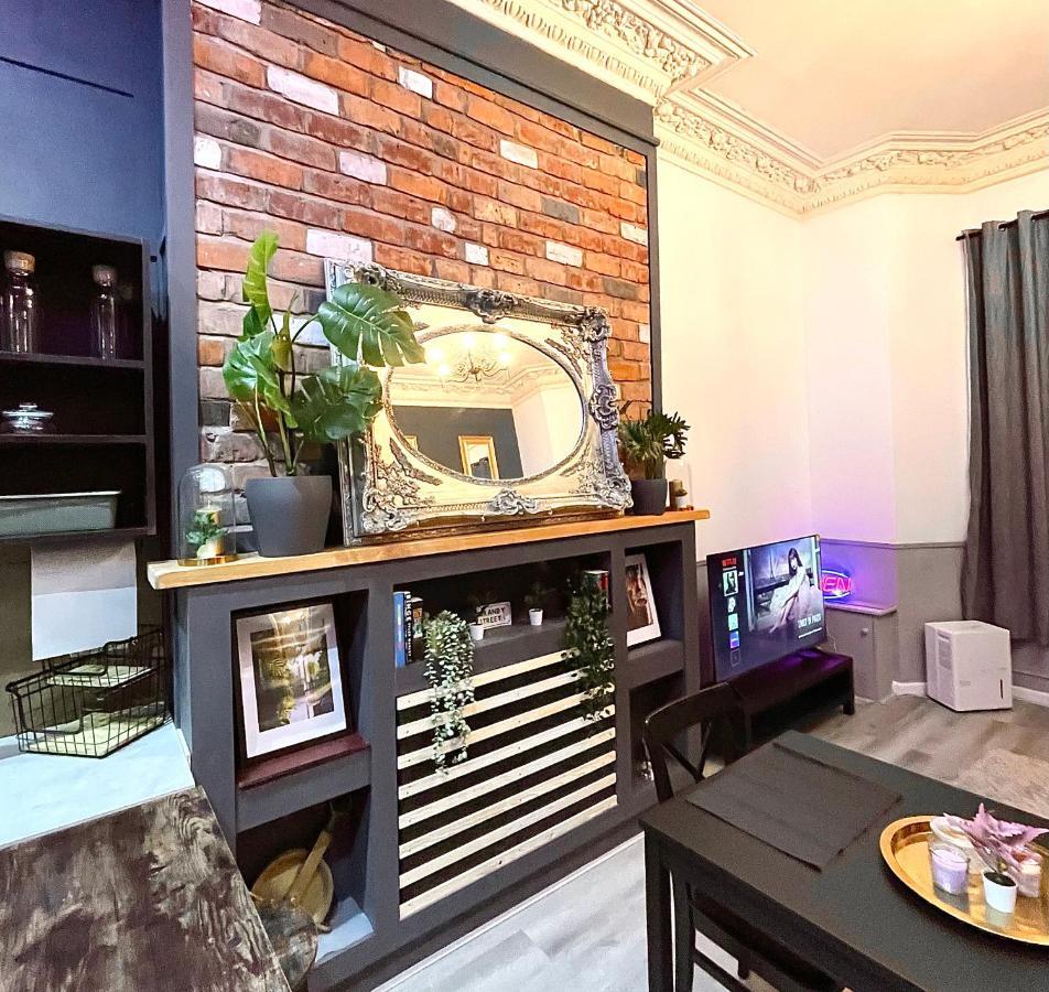 Adeamstays Provides Beautiful Centrally Located 1 And 2 Bed Apartments On Liverpools Boulevard Exterior photo