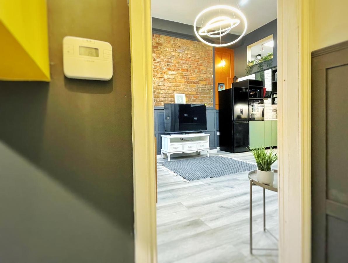 Adeamstays Provides Beautiful Centrally Located 1 And 2 Bed Apartments On Liverpools Boulevard Exterior photo
