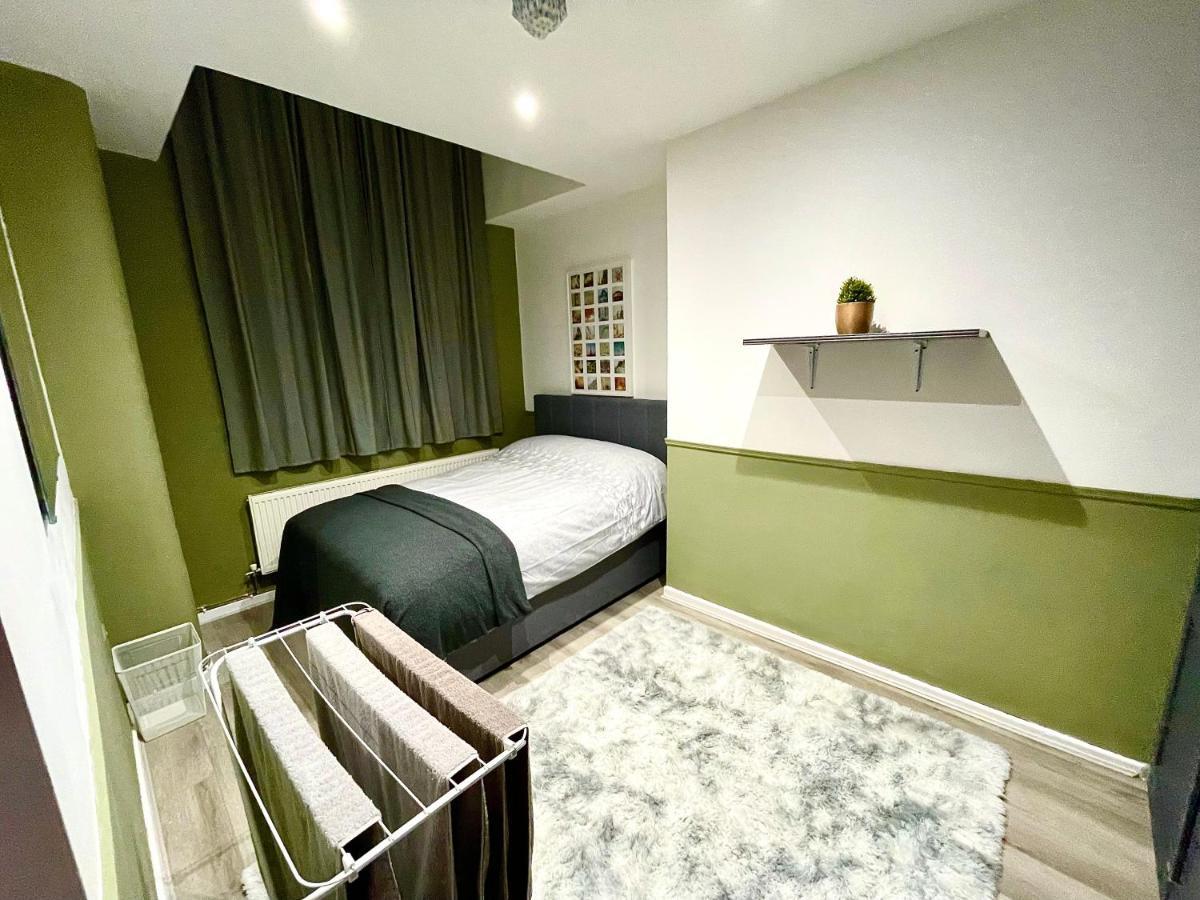 Adeamstays Provides Beautiful Centrally Located 1 And 2 Bed Apartments On Liverpools Boulevard Exterior photo